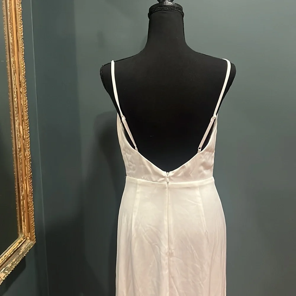 Stunning Lulu’s satin white dress size medium - Picture 8 of 11